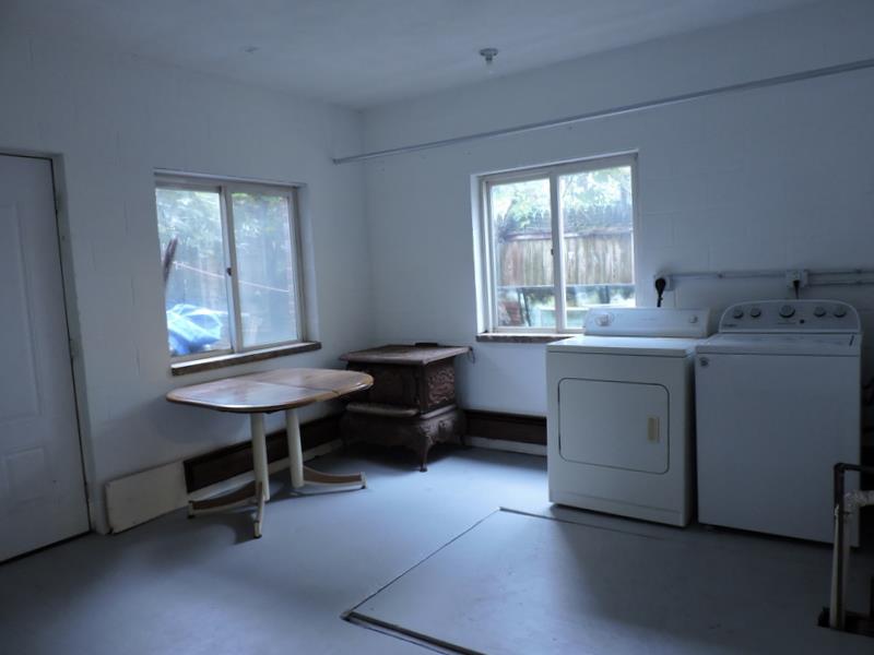 1.5 bed, 1 bath apartment for rent at 64 Thurston St Unit 1A, Winter Hill — photo 10 of 11