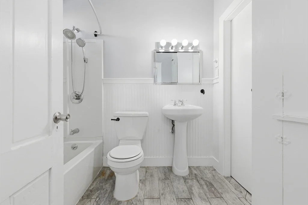 48 Walker St, Falmouth (village)