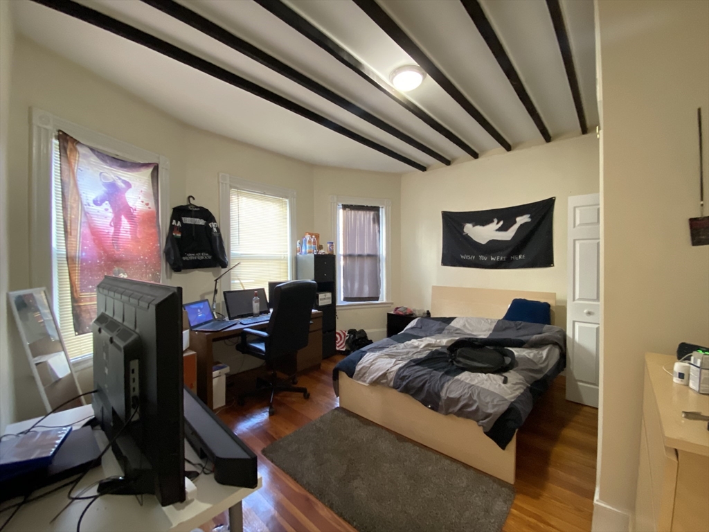 18 Lawn St, Mission Hill