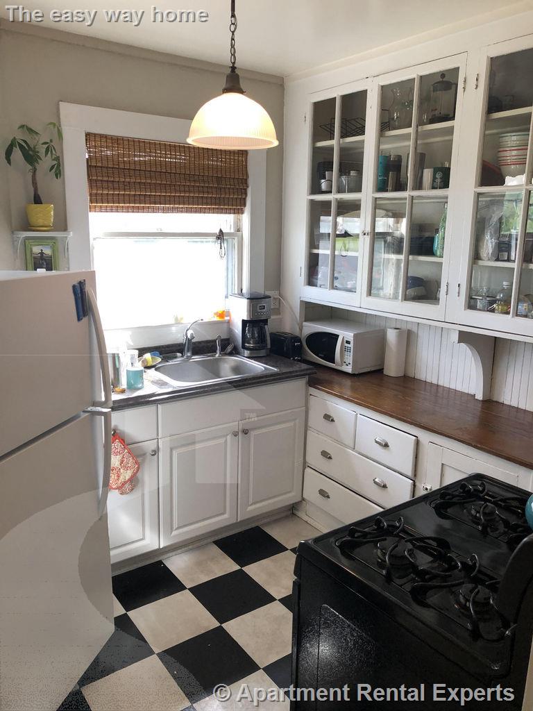 2 bed, 1 bath apartment for rent at 452 Broadway Unit 03, Harvard Square