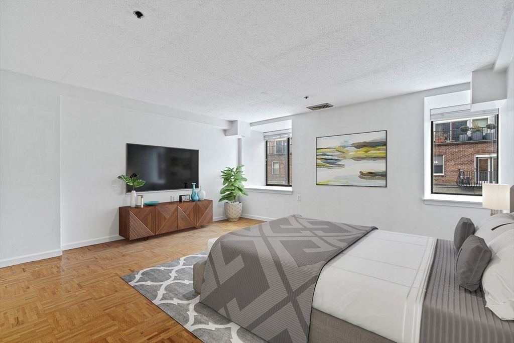 357 Commercial St, Waterfront