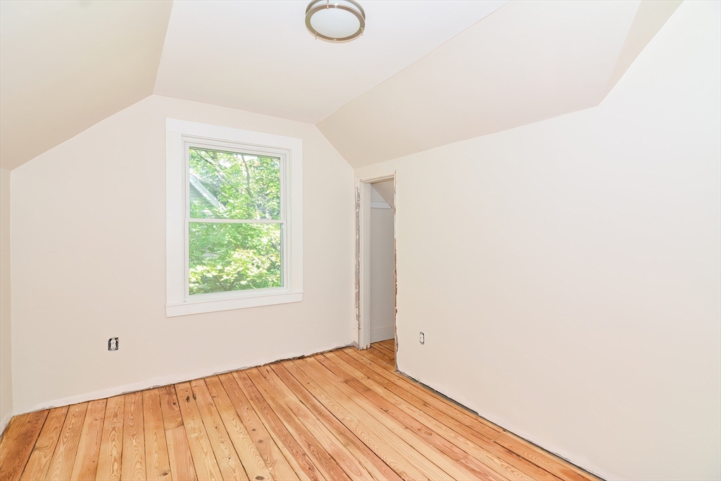 350 King St, Springfield