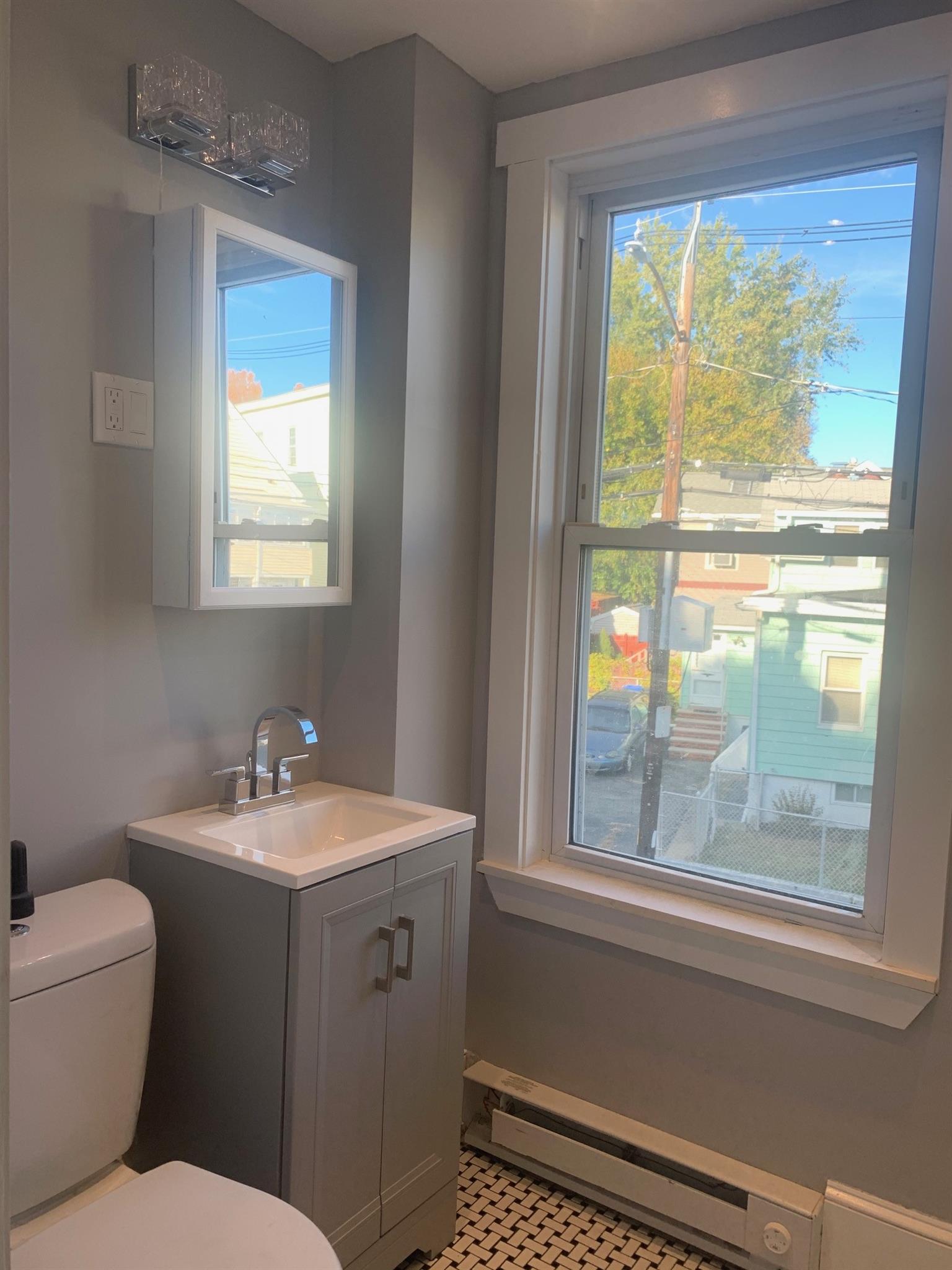 2 bed, 1 bath apartment for rent at 80 Vernon St Unit 80, Magoun Square — photo 7 of 16