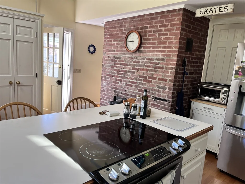 12 Pearl St, Mattapoisett