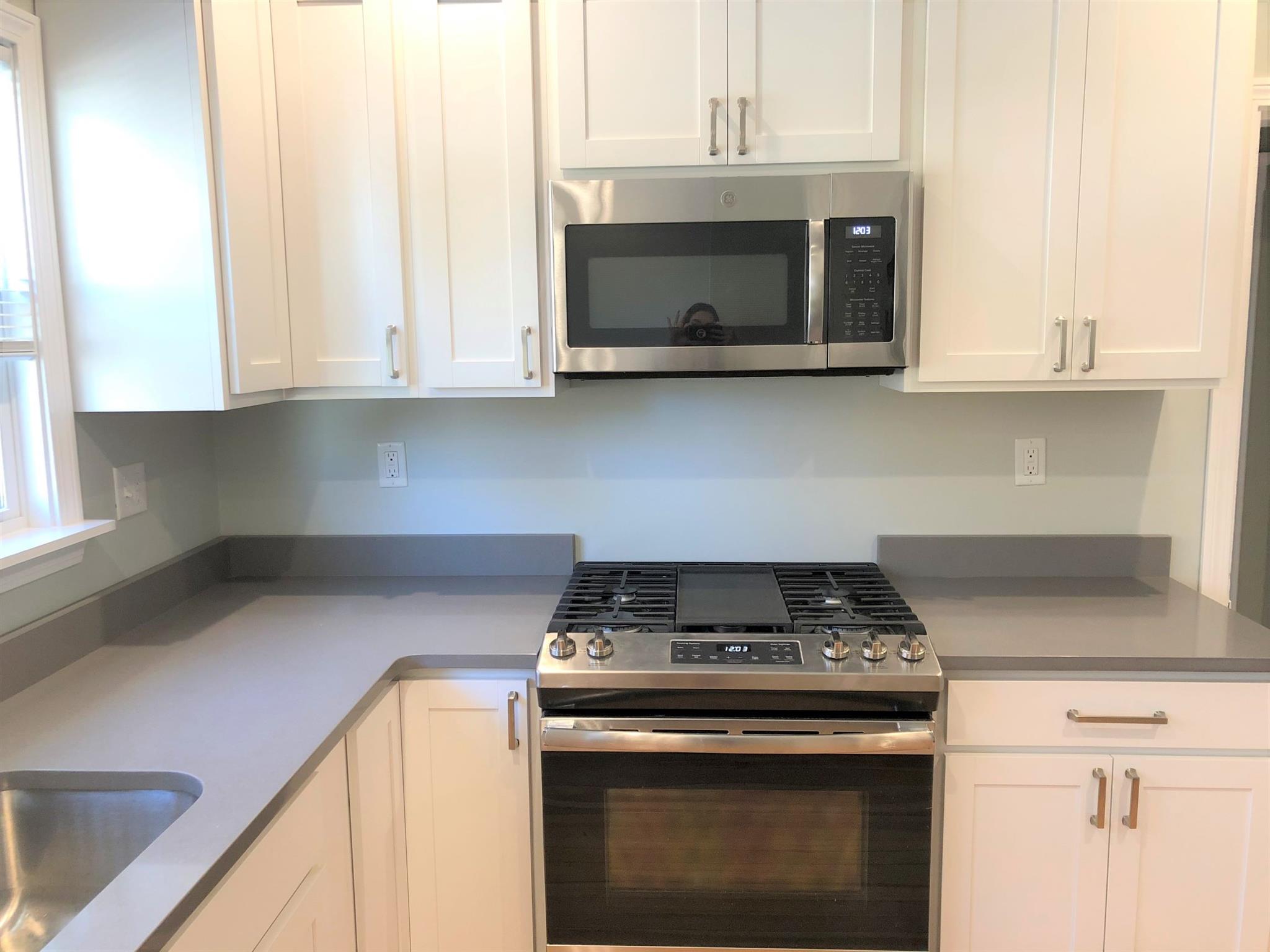 2.5 bed, 1 bath apartment for rent at 35 Pearl St Unit 35, Medford