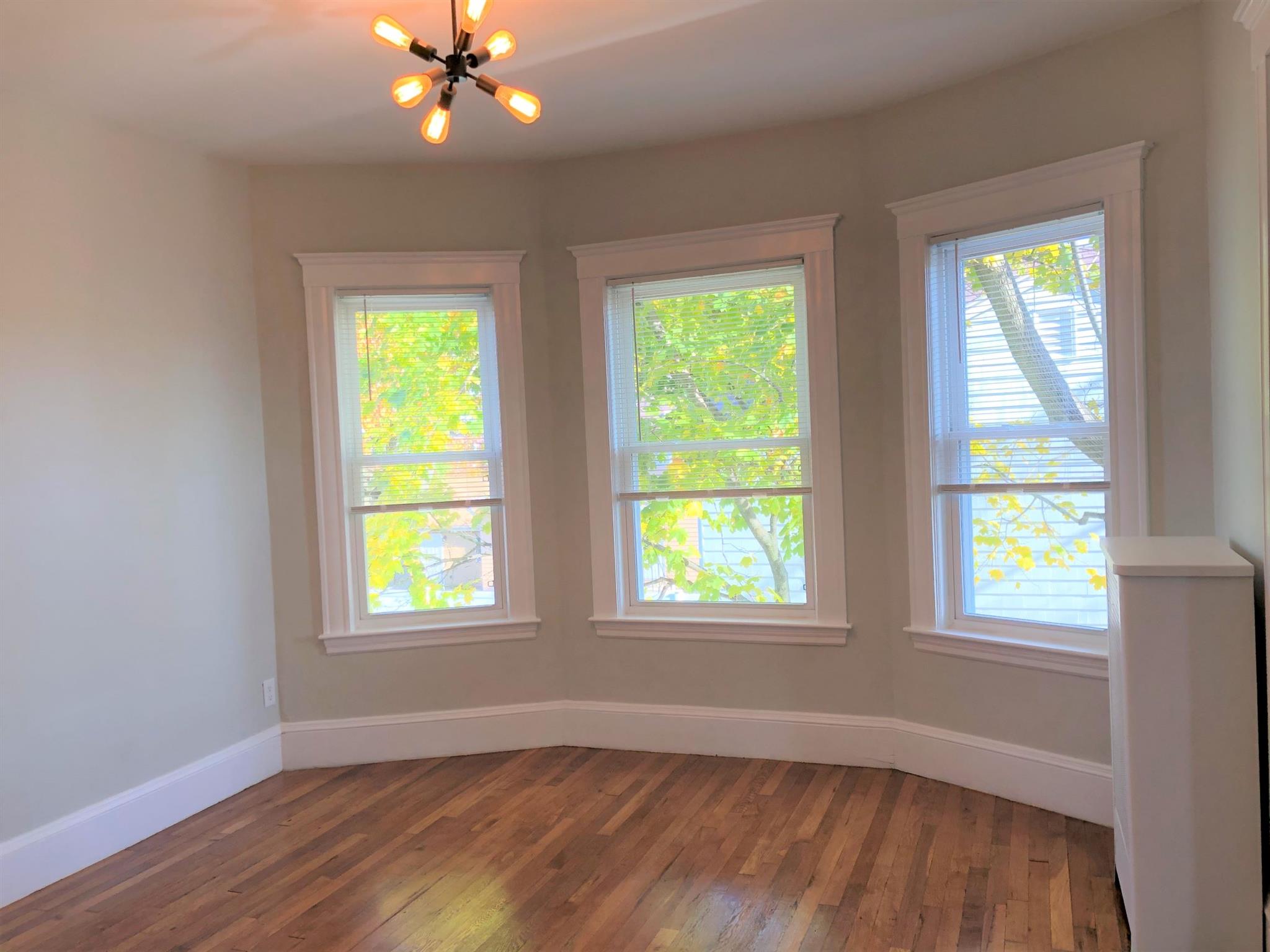 2.5 bed, 1 bath apartment for rent at 35 Pearl St Unit 35, Medford — photo 4 of 11
