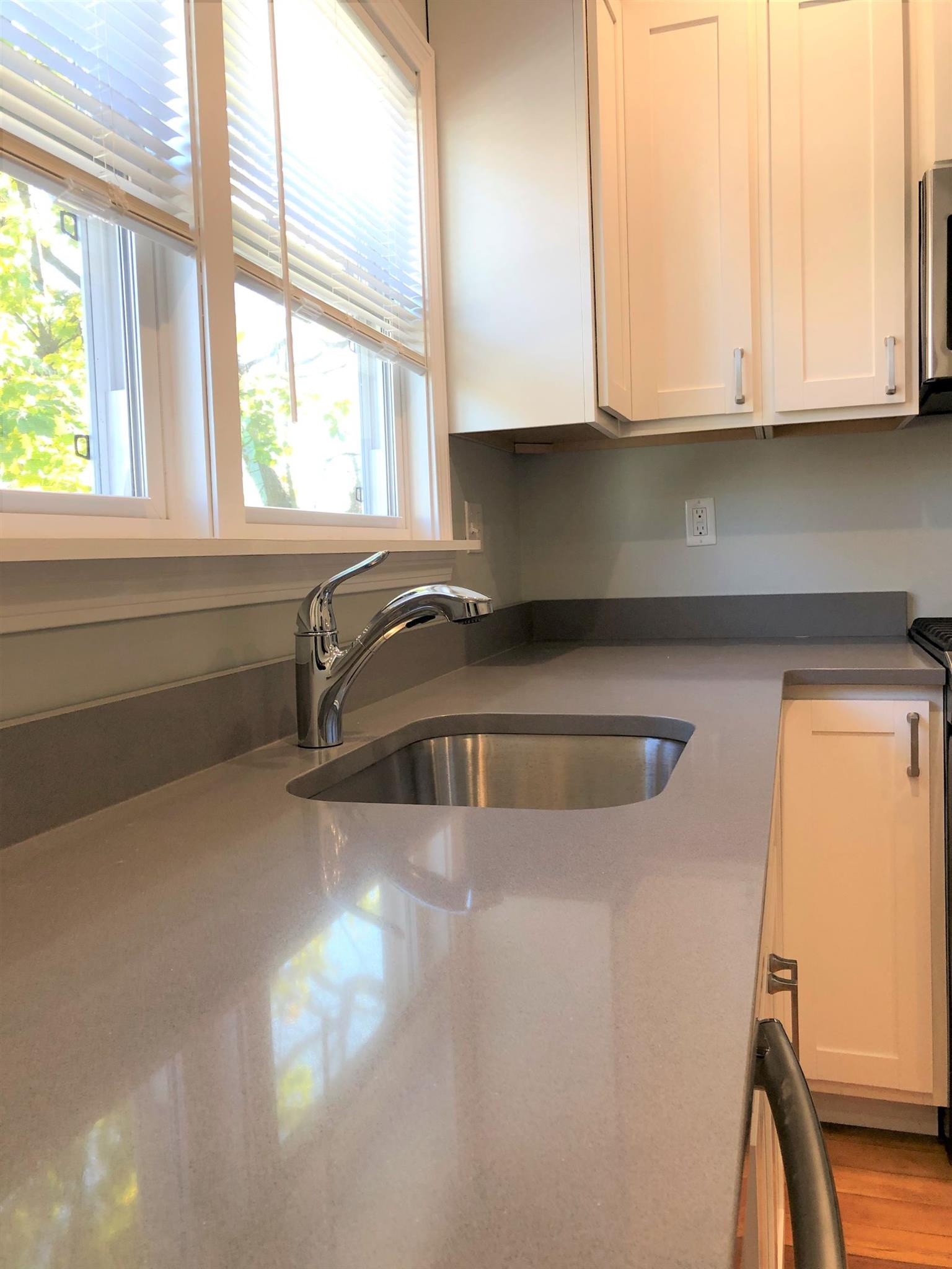 2.5 bed, 1 bath apartment for rent at 35 Pearl St Unit 35, Medford — photo 2 of 11