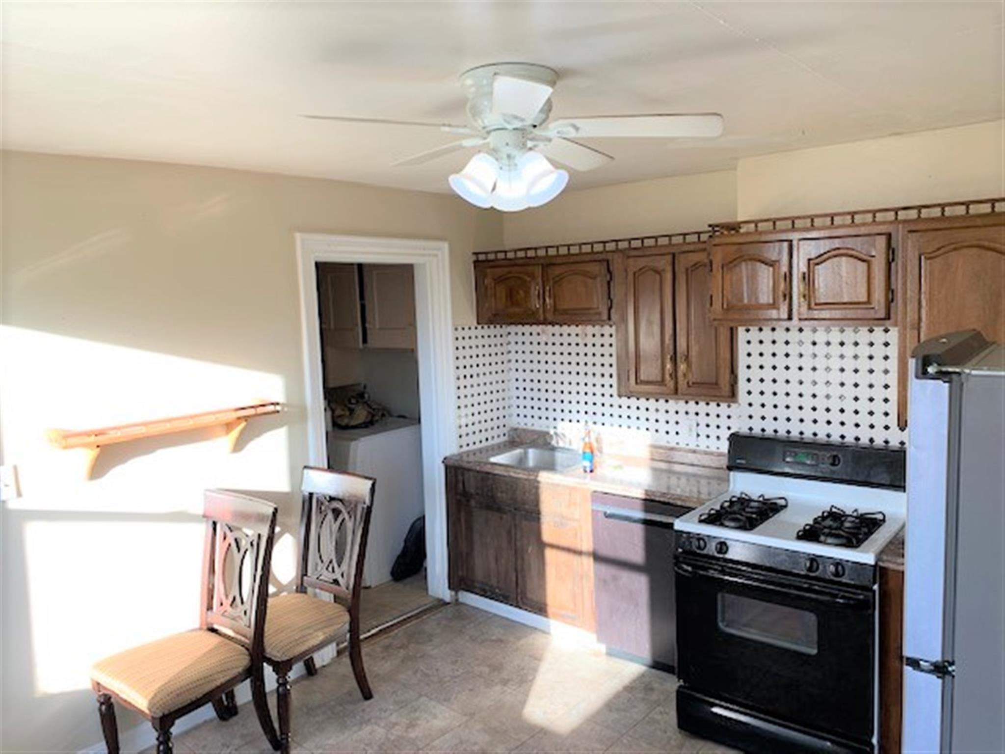3 bed, 1.5 bath apartment for rent at 92 Oliver St Unit 1, Malden — photo 3 of 14