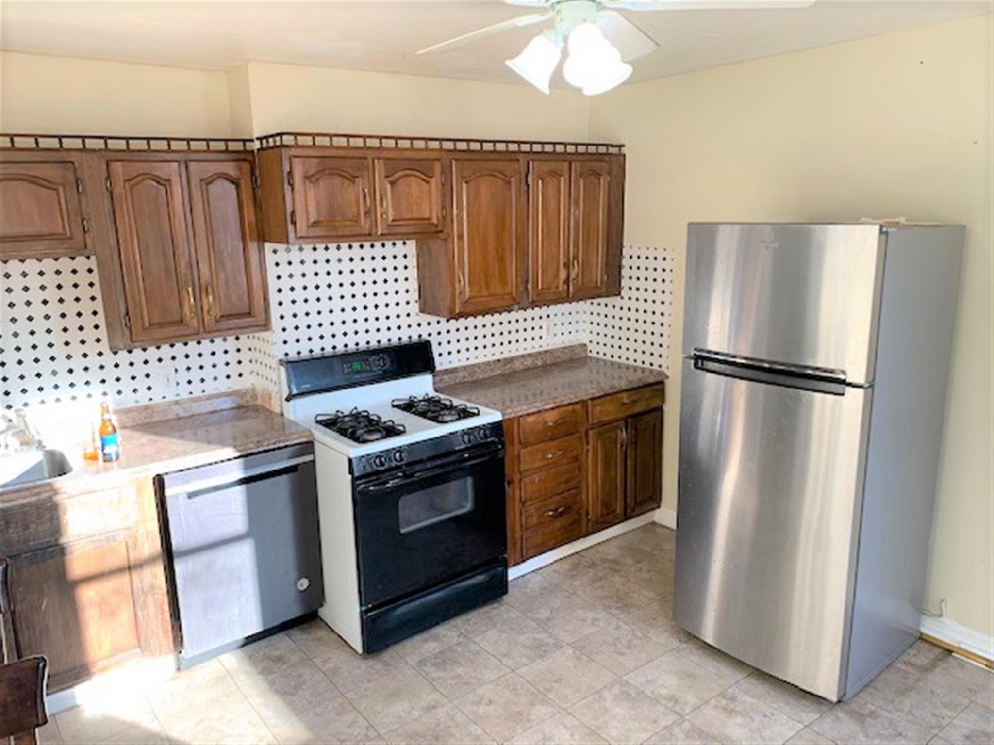 3 bed, 1.5 bath apartment for rent at 92 Oliver St Unit 1, Malden — photo 1 of 14