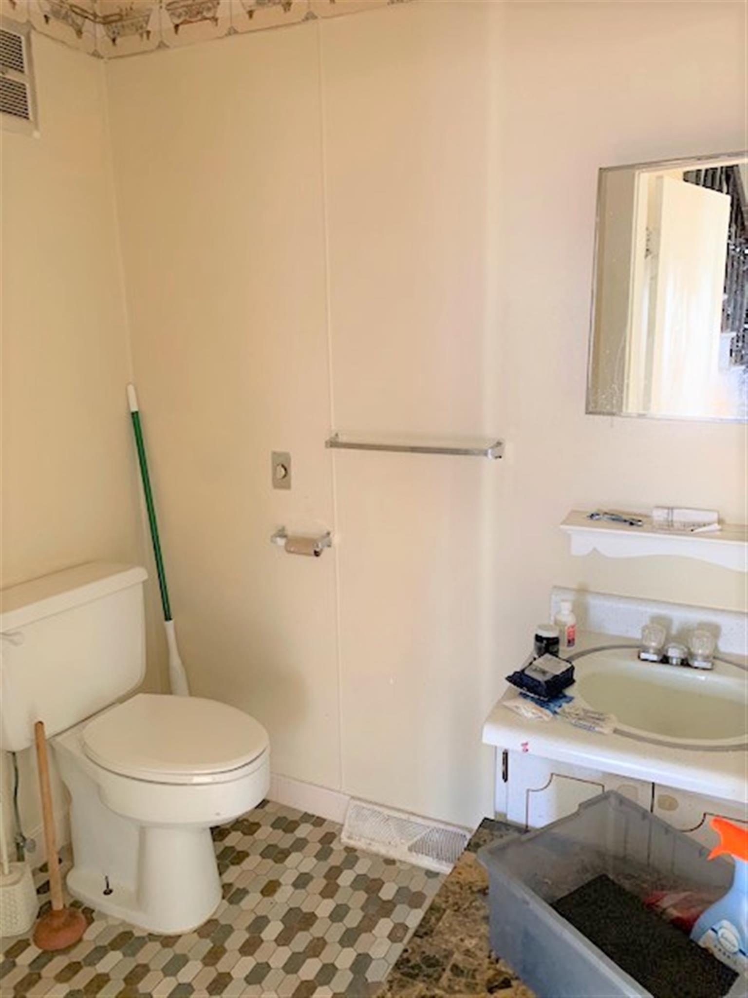 3 bed, 1.5 bath apartment for rent at 92 Oliver St Unit 1, Malden — photo 9 of 14