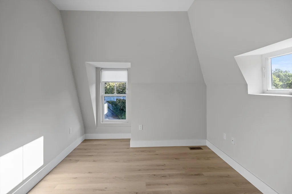 186 Bedford, Lexington