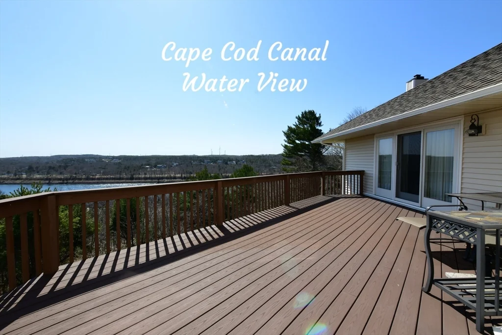 4 Bittersweet Ln, Buzzards Bay