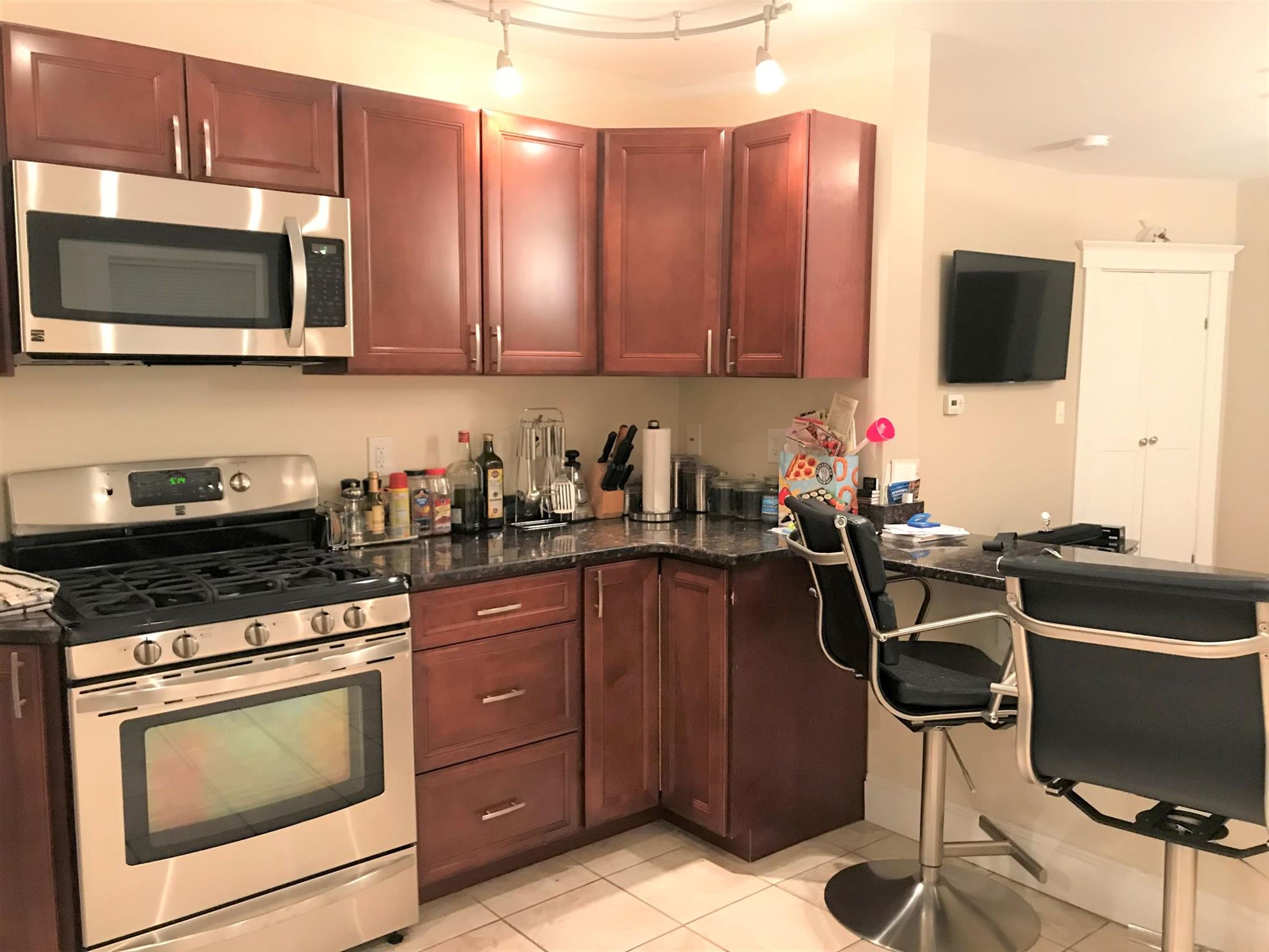 2 bed, 1 bath apartment for rent at 8 Landers St Unit 1, Union Square — photo 2 of 7