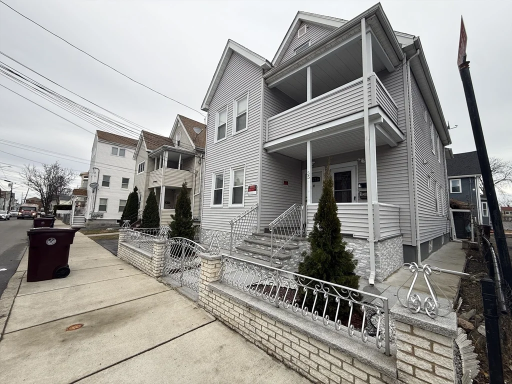 35 Highland Ave, Everett