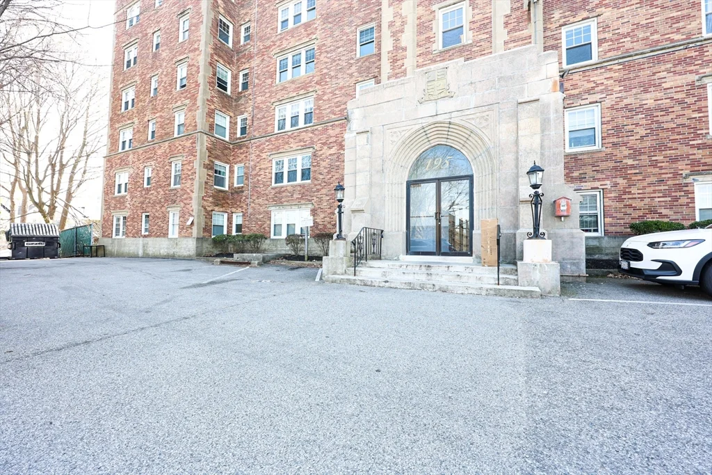 195 Thomas Burgin Pkwy, Quincy
