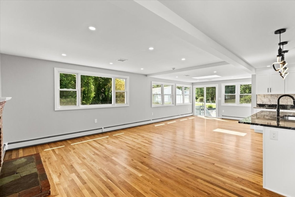 19 Coach Ln, Norwood