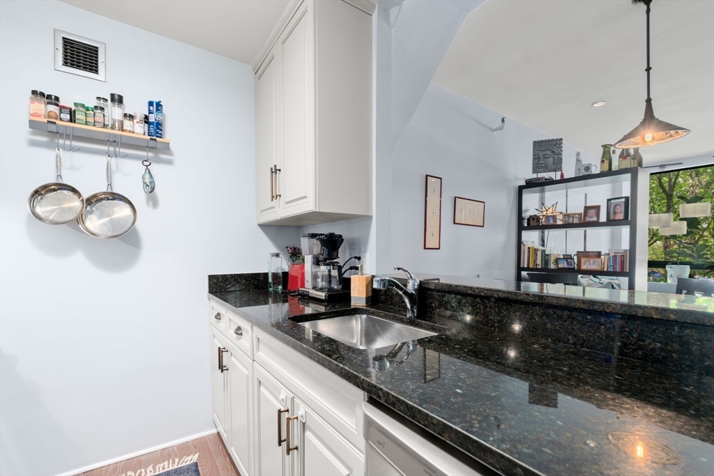 42 8th St, Charlestown