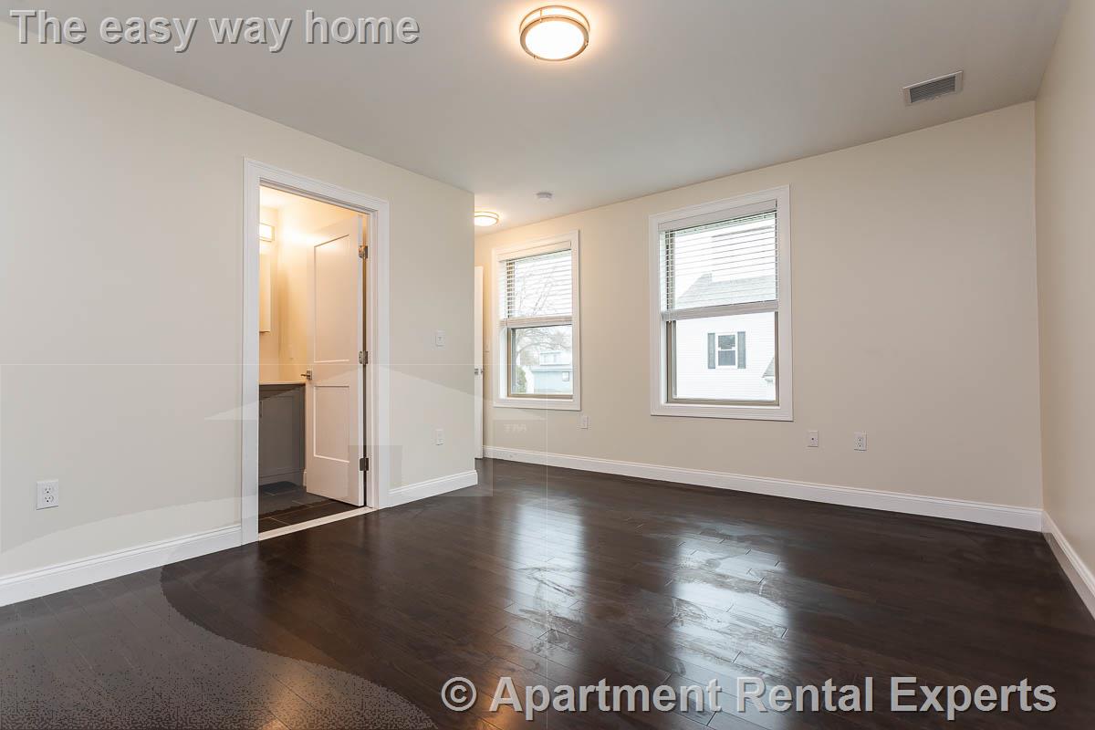 476 Fulton St, Medford Square