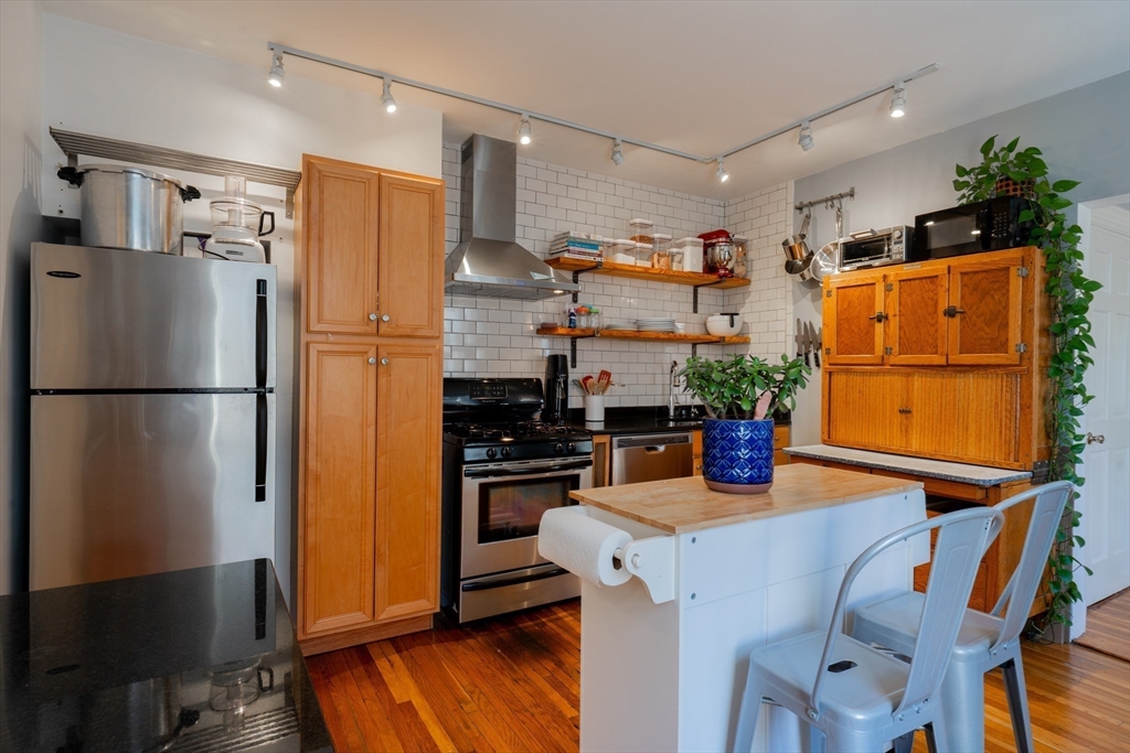 77 Columbus Ave, Prospect Hill