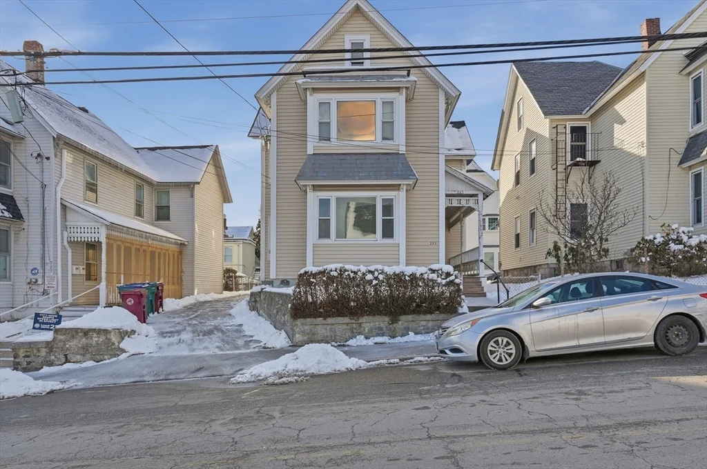 223 School St, Lowell