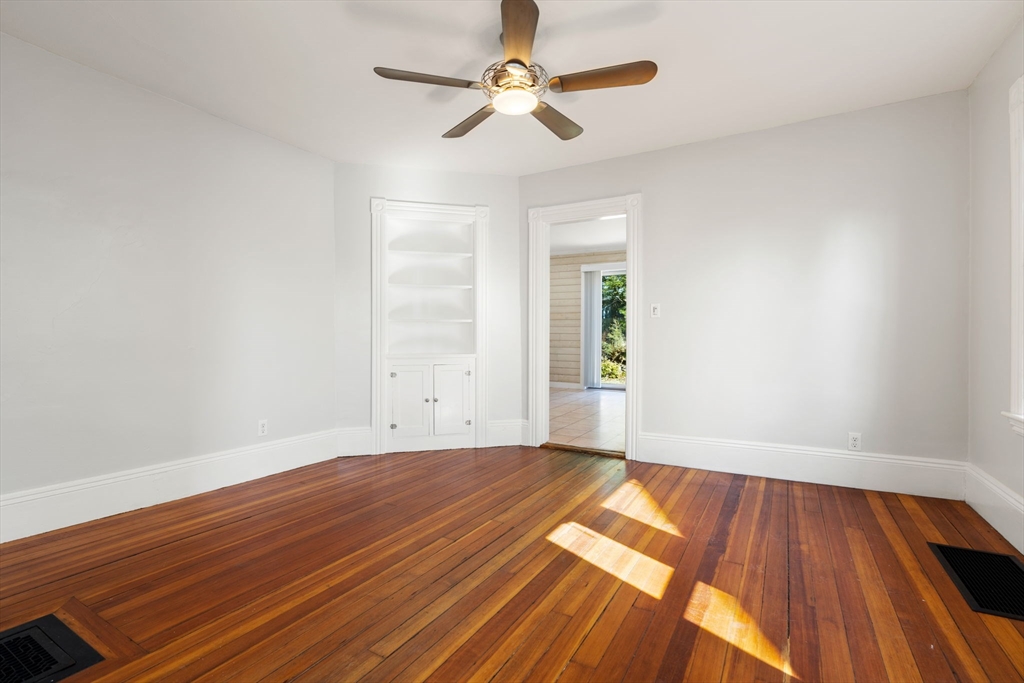 3 Clifford Ave, Beverly