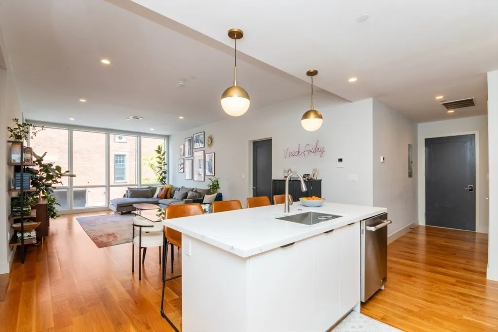 533 East 2nd St, South Boston