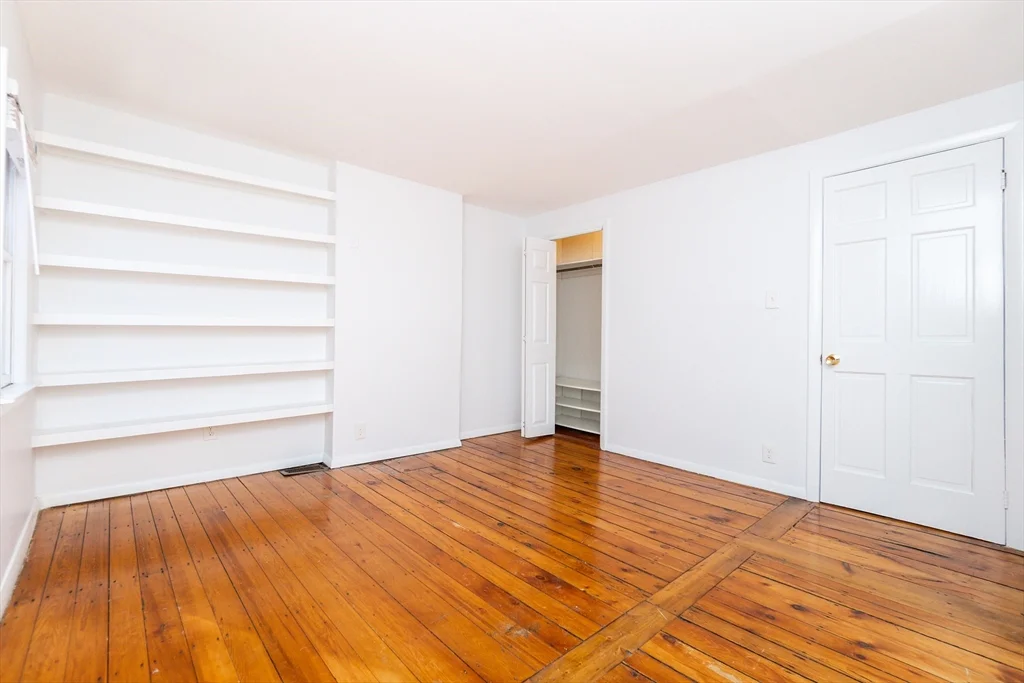 4 Cogswell Pl, North Cambridge