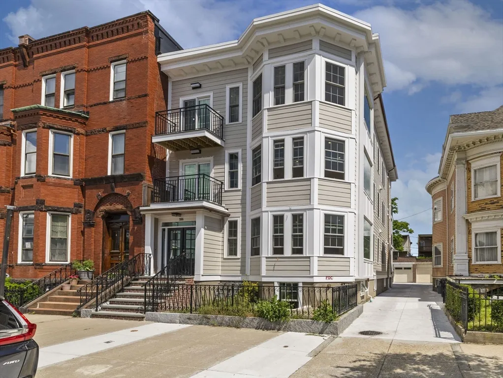 944 East Broadway, South Boston