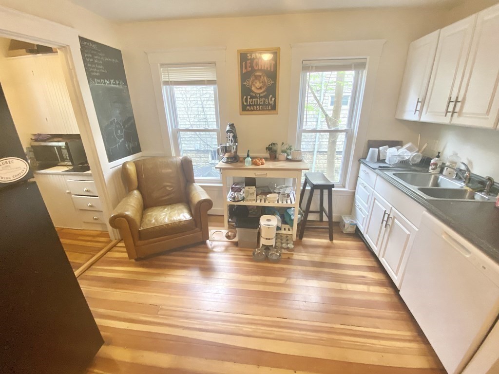 911 Broadway, Davis Square