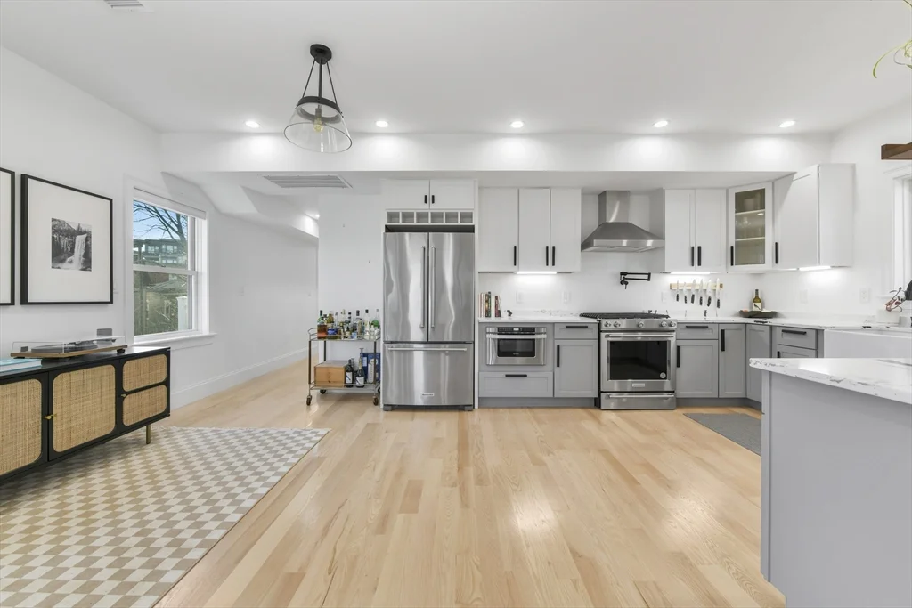 17 Akron St, Roxbury