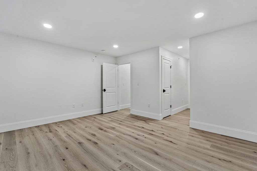 19 Lily Pond Ln, Lexington