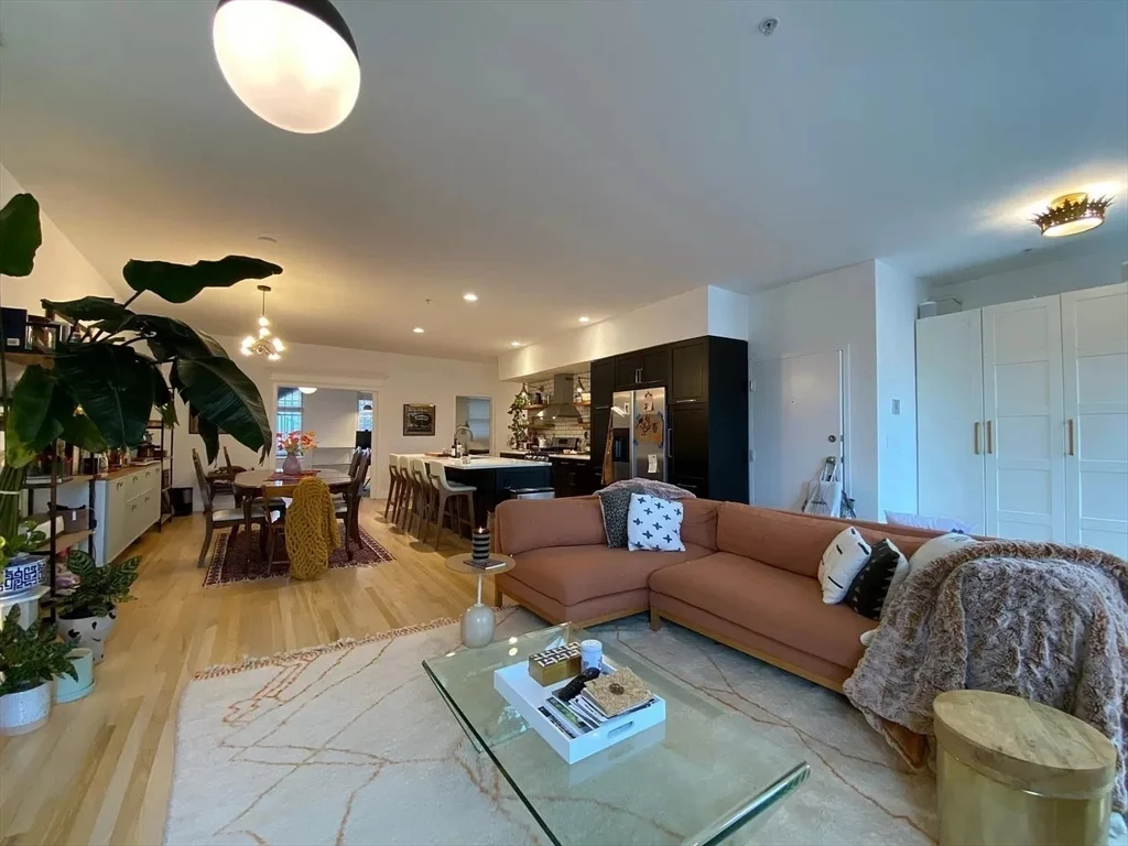 877 Harrison Ave, South End