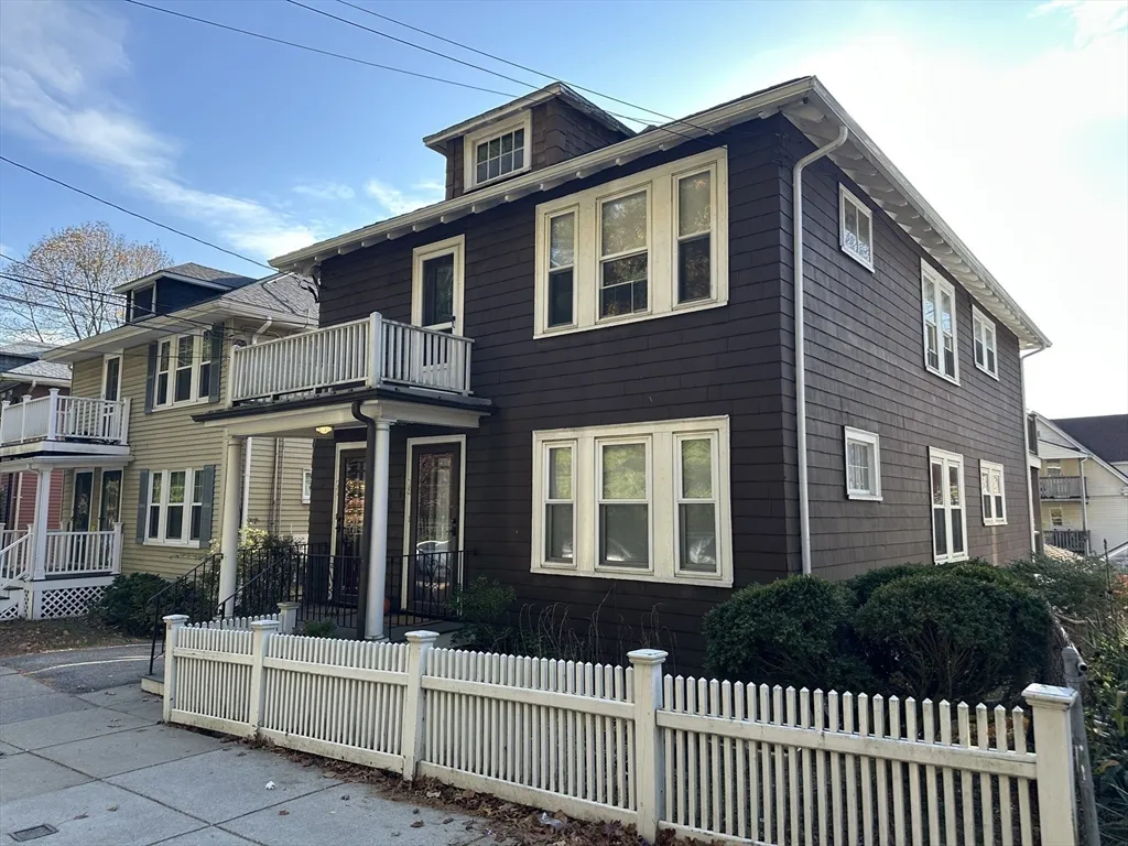 77 Walk Hill, Jamaica Plain