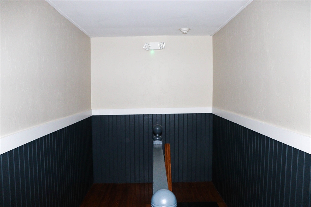 9 Forest Ave Ct, Plymouth