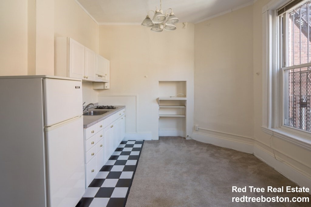 301 Newbury St, Back Bay