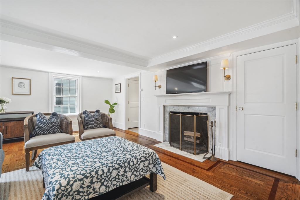 101 Elm St, Marblehead