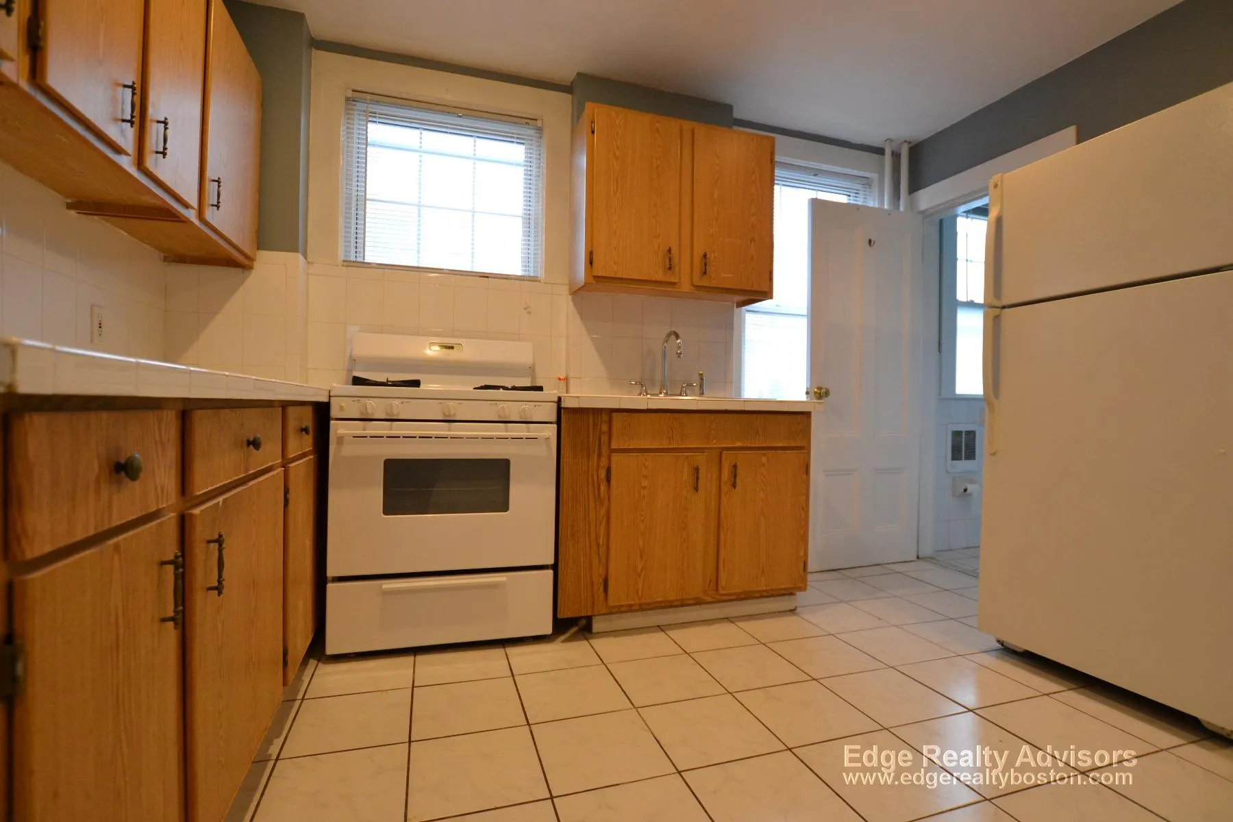 22-24 Everett Sq, Allston