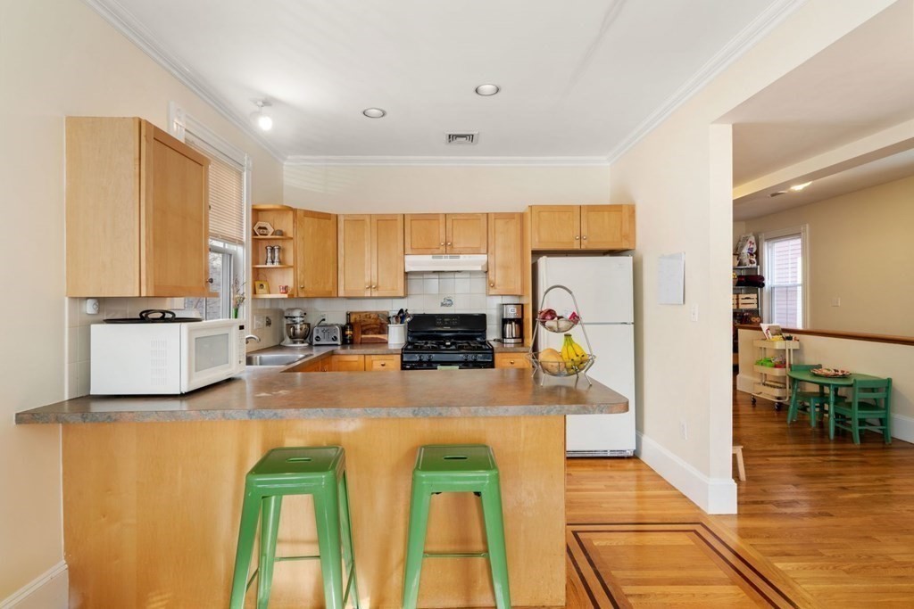 12 Magnolia Ave, Mid-Cambridge