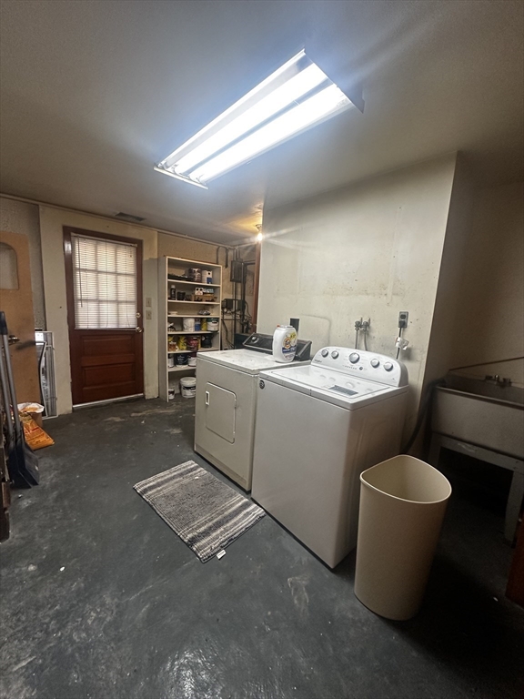 15 John Mooney Rd, Revere