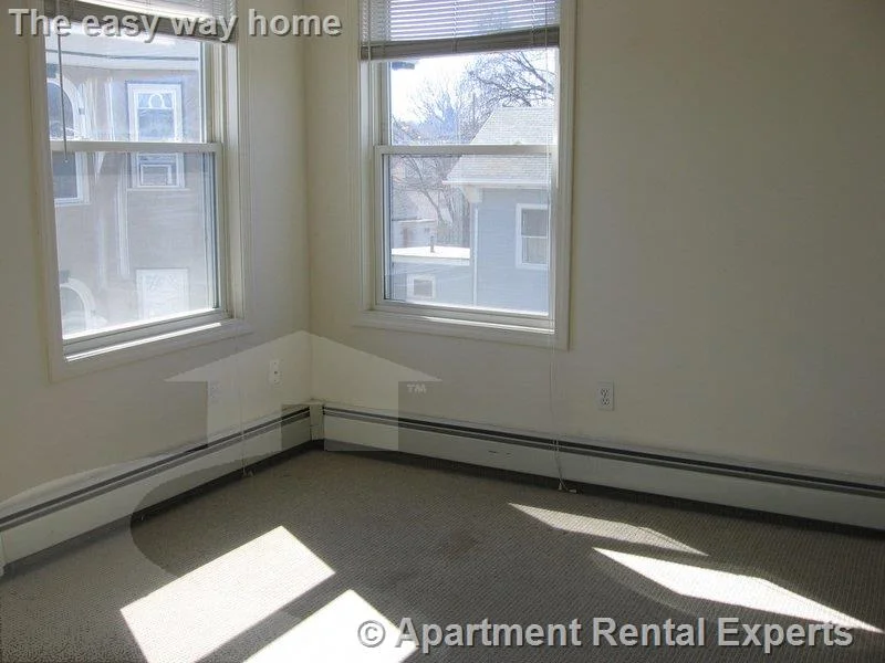 8 Pearl St, Tufts