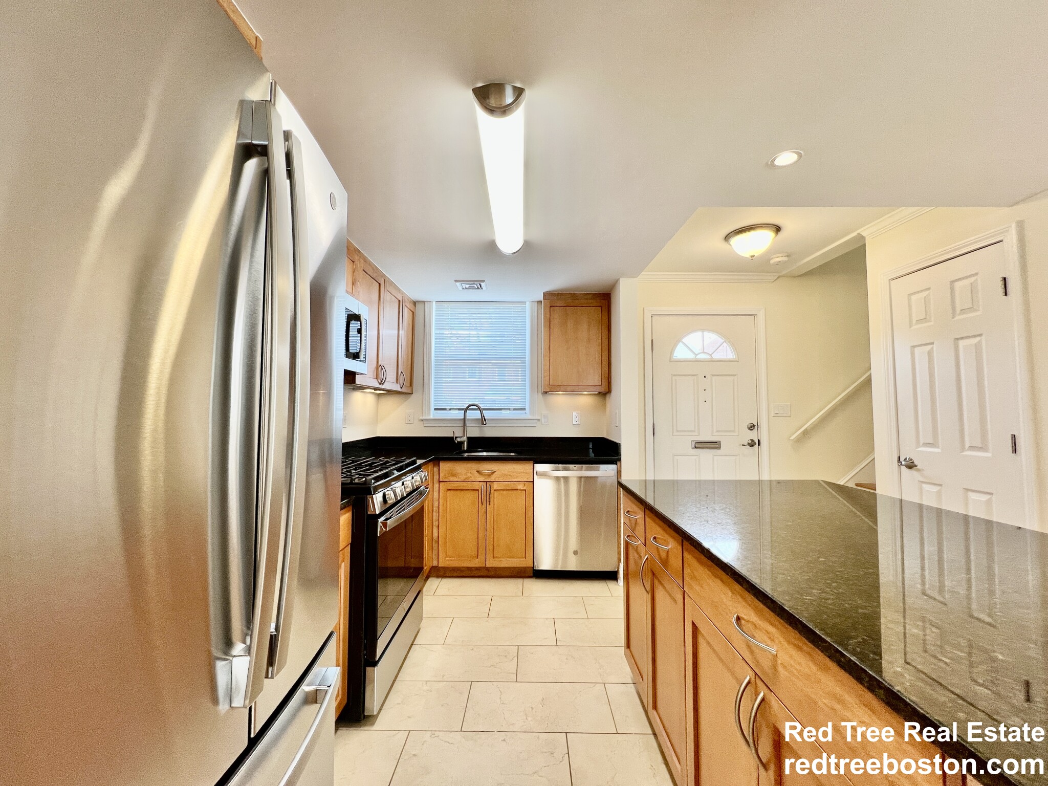 180 Thornton Rd, Chestnut Hill