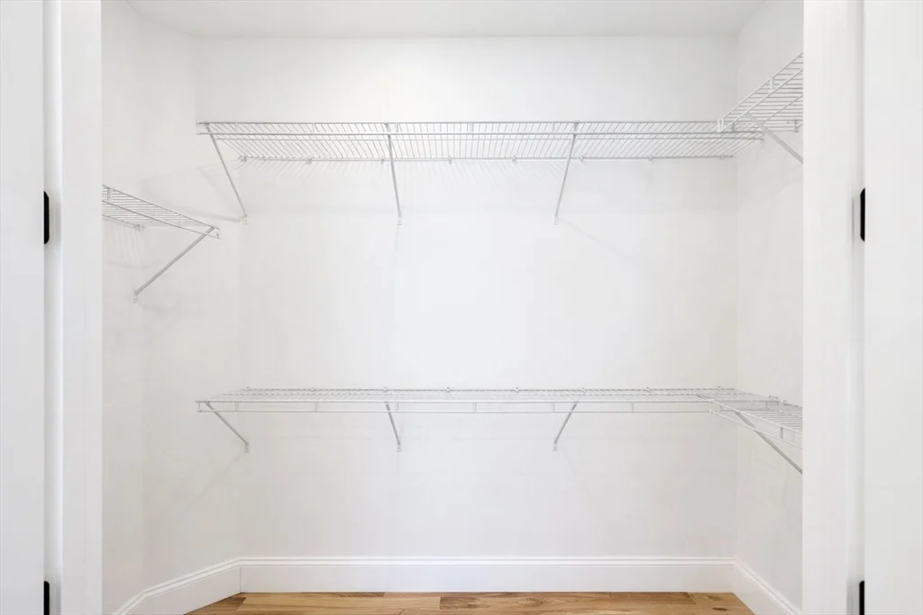 261 Main St, Shrewsbury