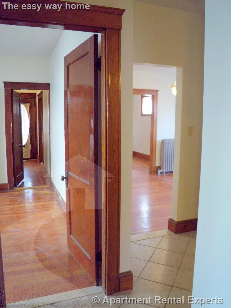 40 Kenmere Rd, Medford Square