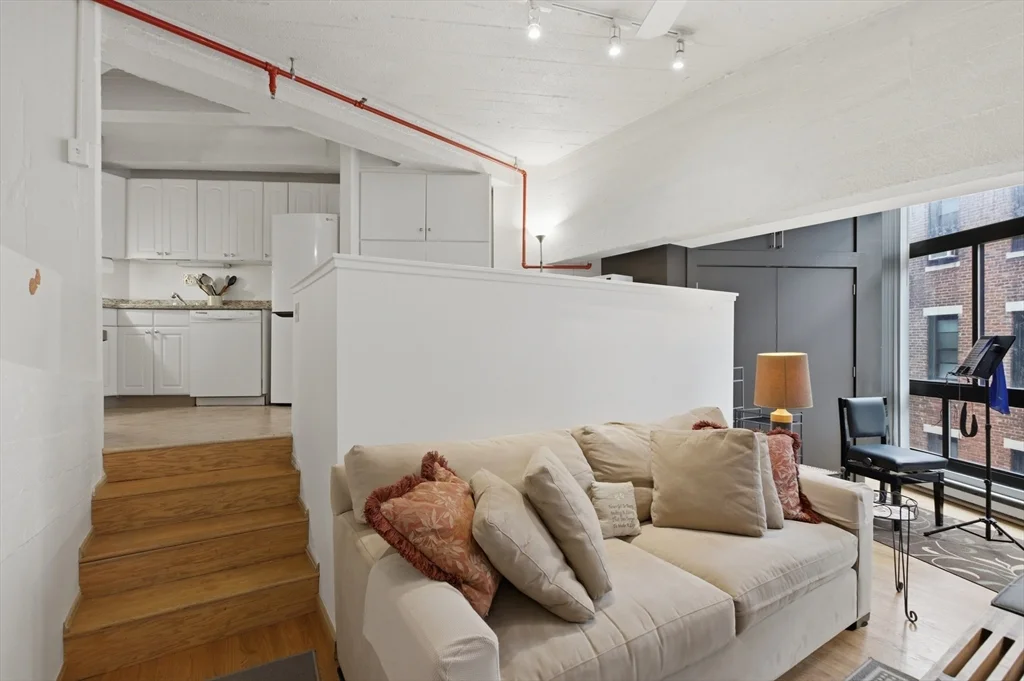 12 Stoneholm St, Back Bay