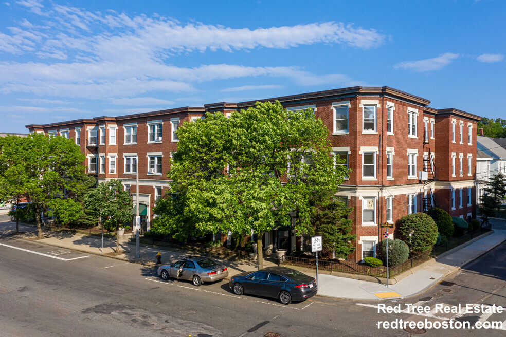 11 Barrows St, Allston