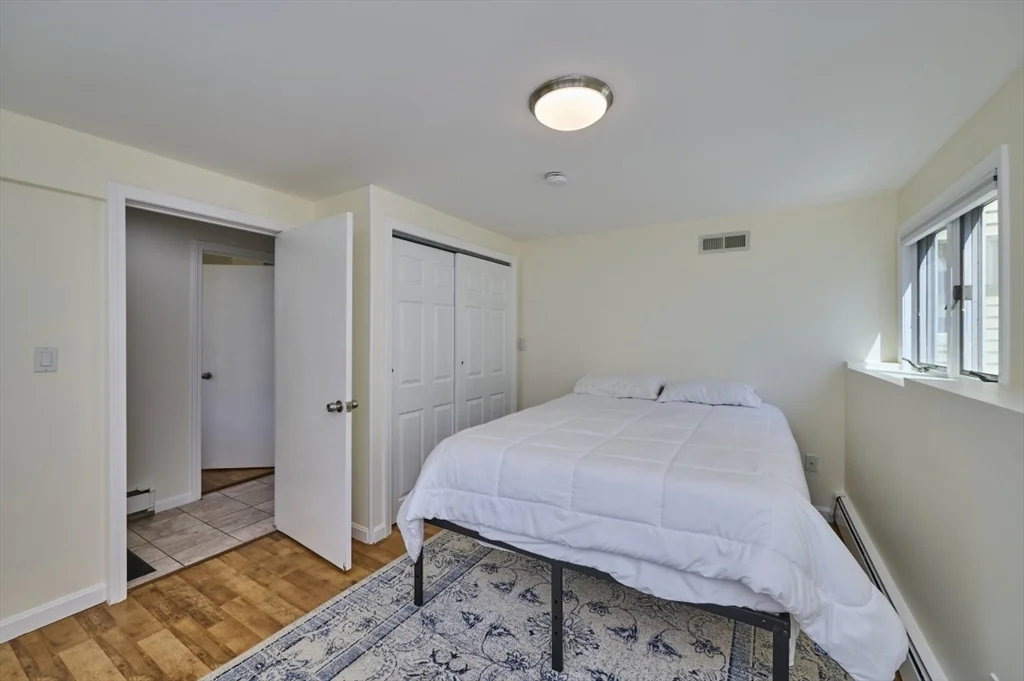 37 Locust St, Burlington