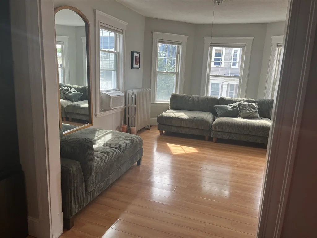 15 Parkton Rd, Jamaica Plain