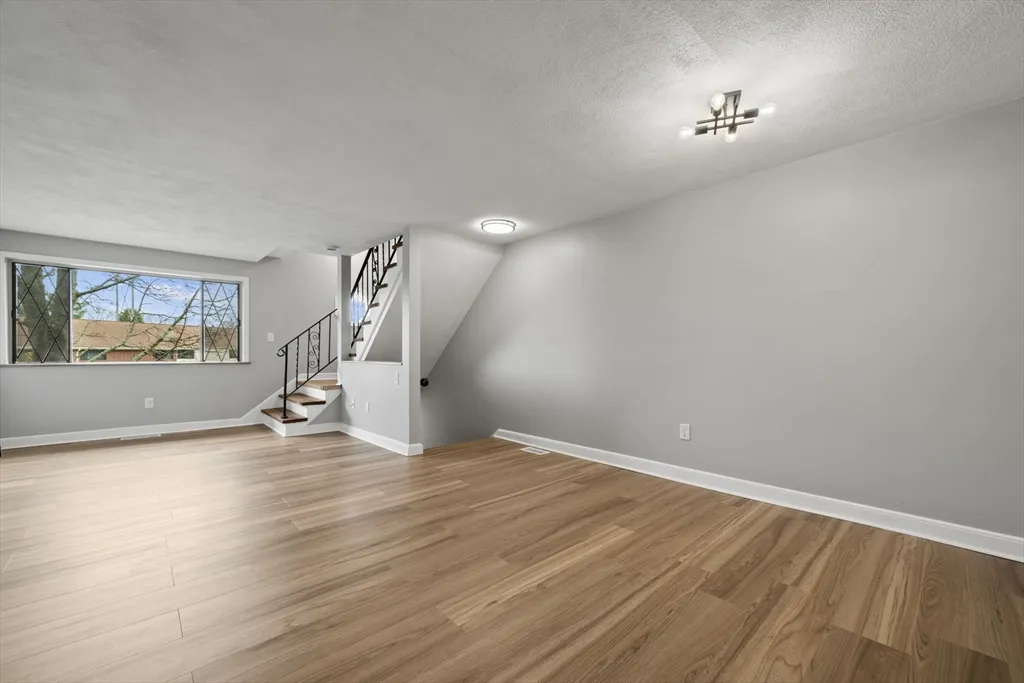 68 Sterling Ln, Bradford