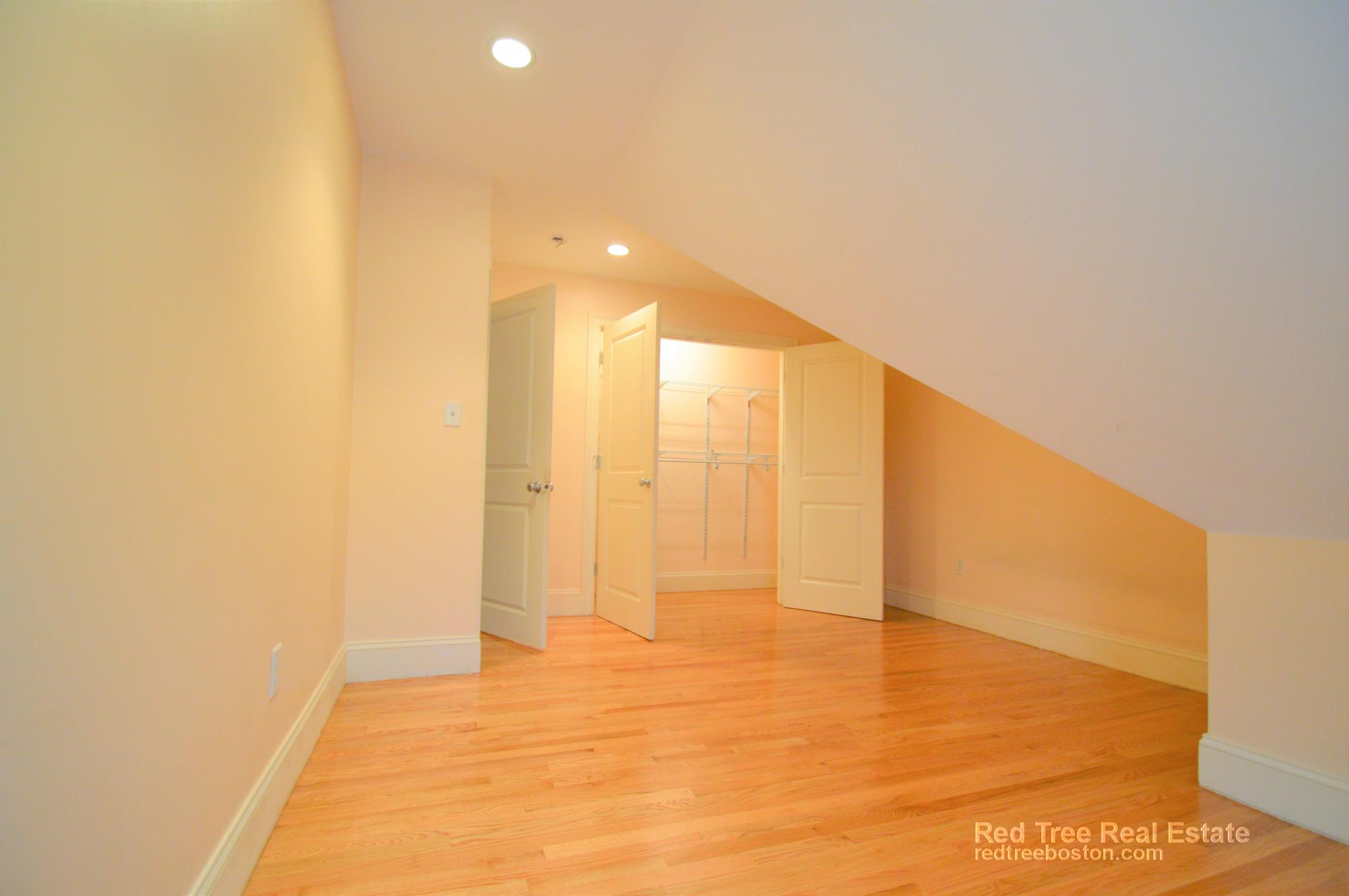 25 Lothrop St, Lower Allston