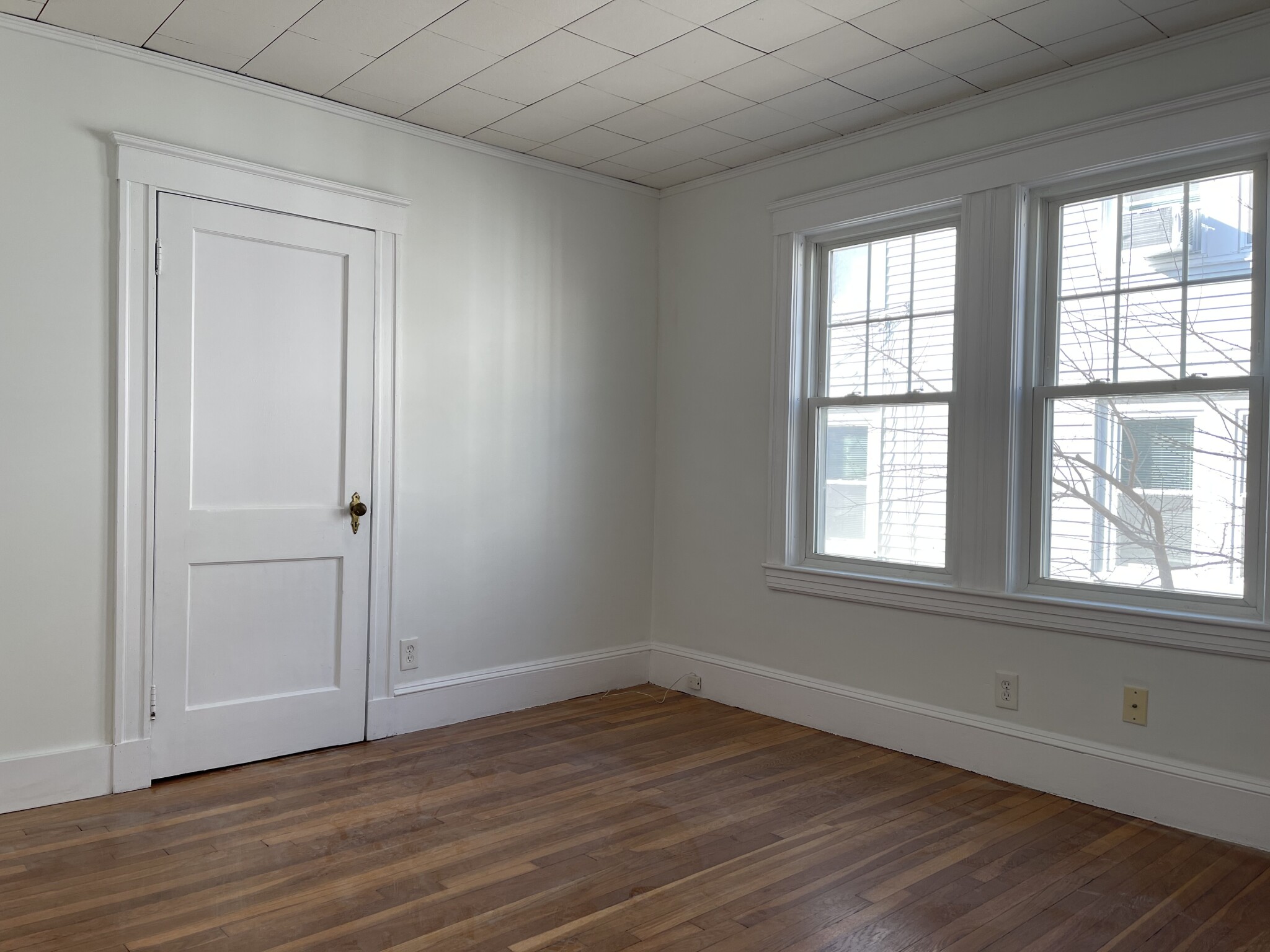 3 bed, 1 bath apartment for rent at 25 Murray Rd Unit 1, Mid Cambridge — photo 2 of 9